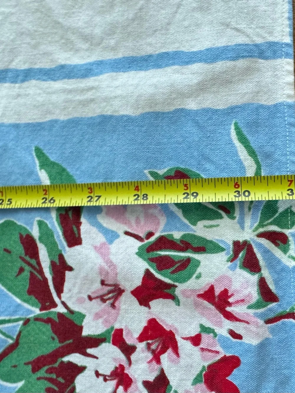 Vintage 1940-1950’s Cotton Tablecloth Flower Boquets 35” X 31”